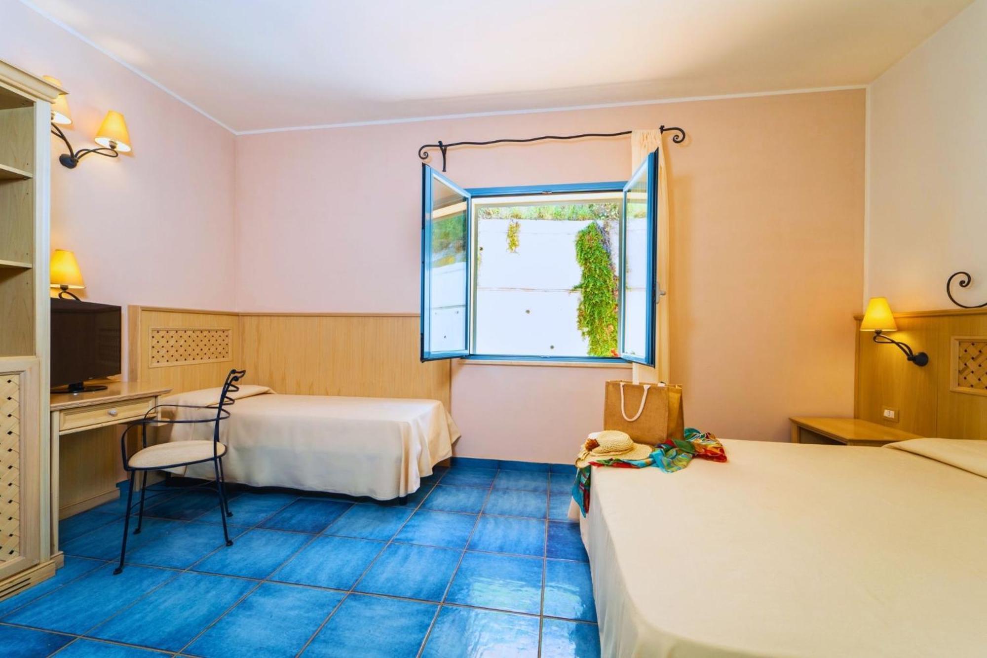 Hotel Ipomea Club Capo Vaticano Esterno foto